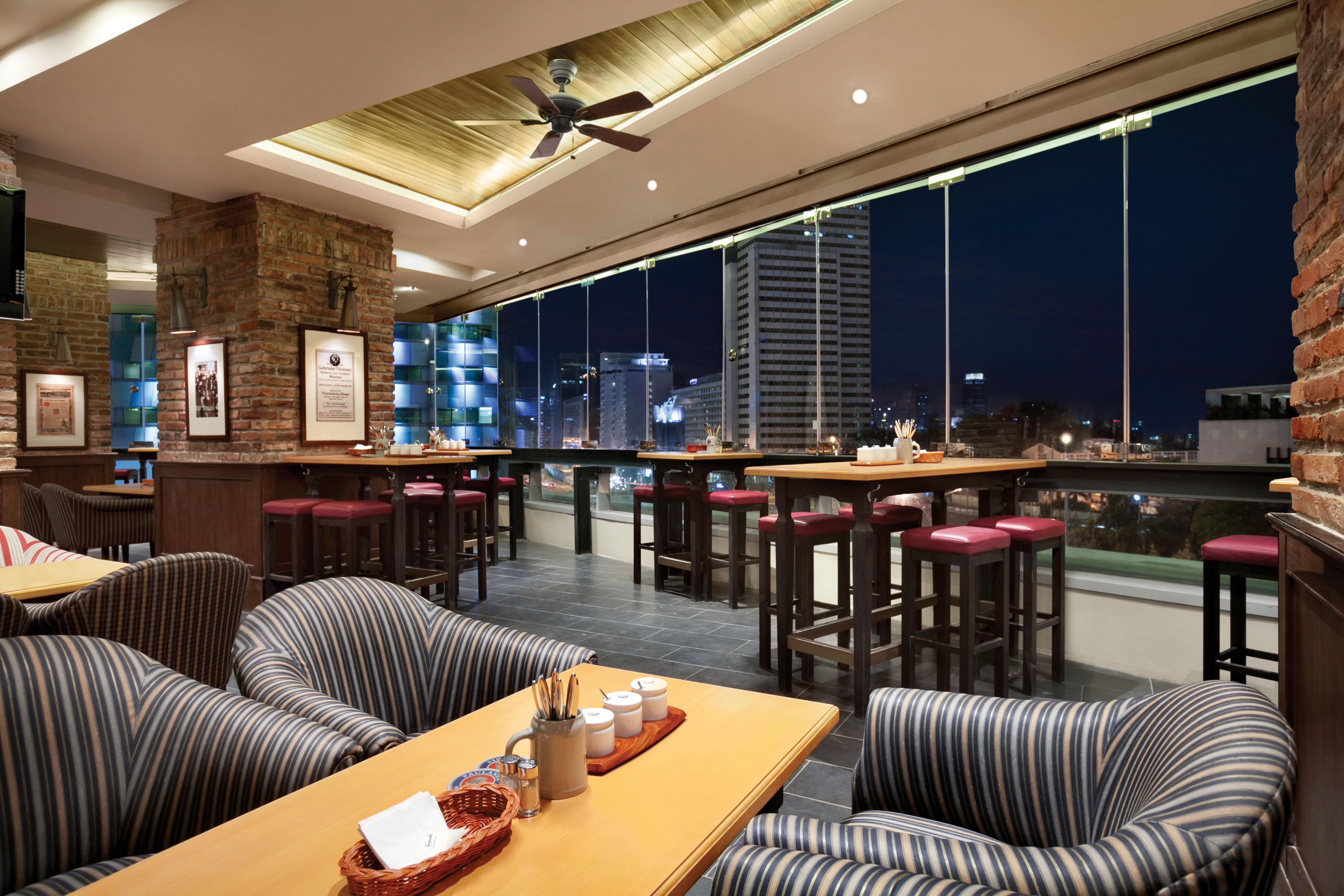 Hotel Indonesia Kempinski Jakarta Exterior photo The View