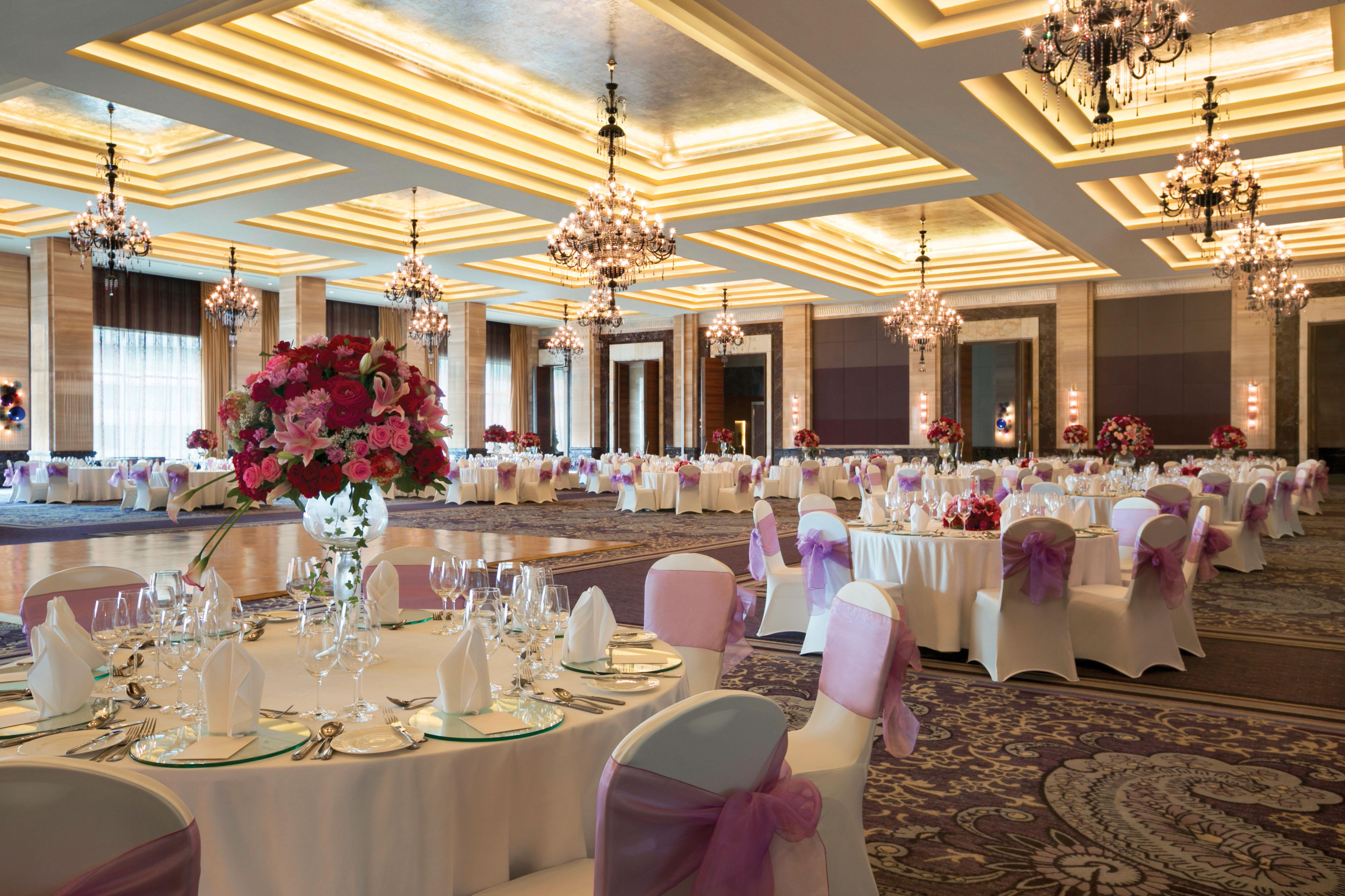 Hotel Indonesia Kempinski Jakarta Exterior photo The ballroom at the Taj Bengal